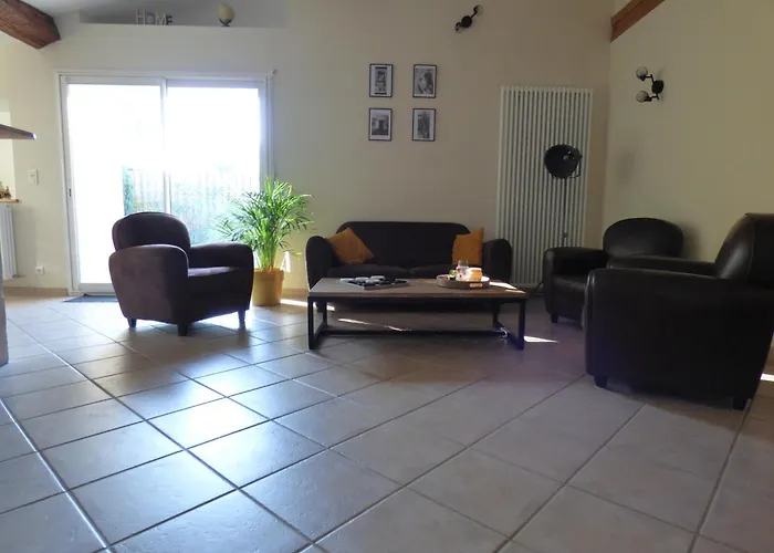 La Patte Charentaise Parking Gratuit Le Calme En Ville